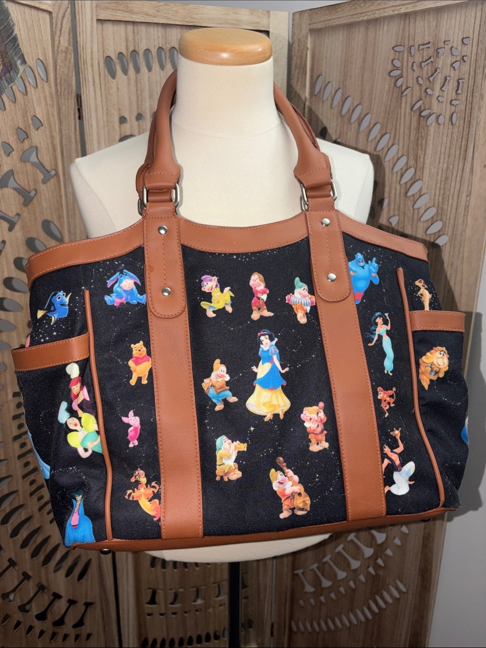 LIKE NEW / The Bradford Exchange / Disney tote - Picture 4 of 7